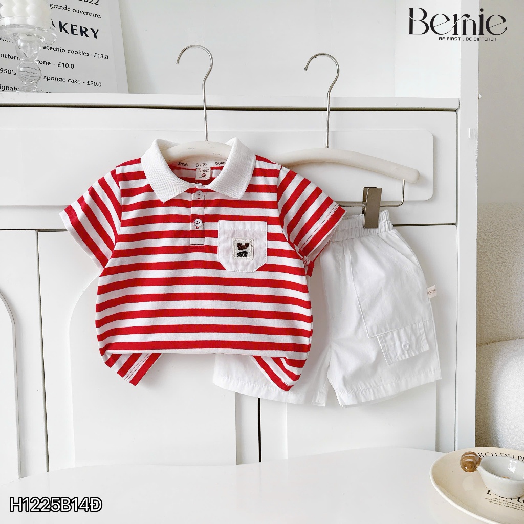 Bộ polo kẻ đỏ tag gấu phối quần kaki, bộ polo cotton vảy sơn sành điệu bé trai H1225b14Đ