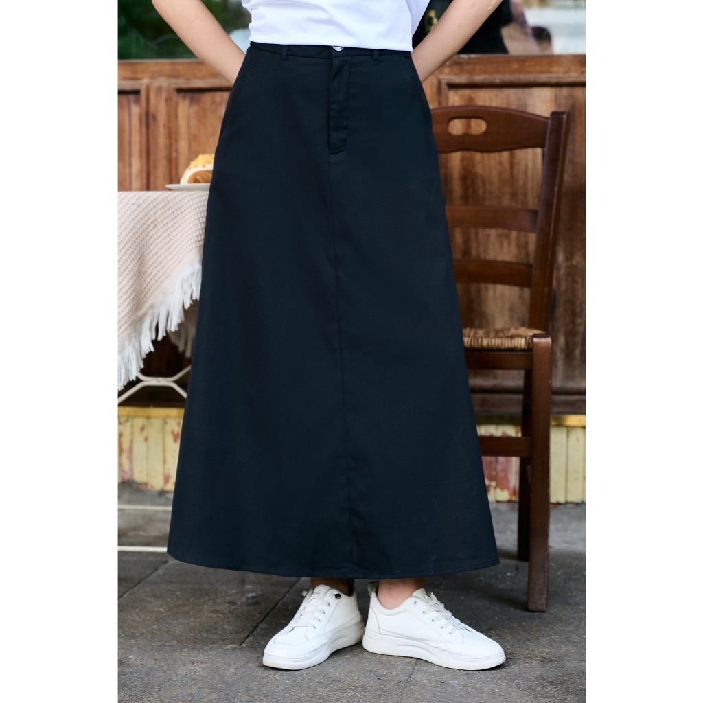 Chân Váy Kaki Midi GUMAC Form A Xoè Xẻ Trước Năng Động Dễ Phối Đồ YVG04093