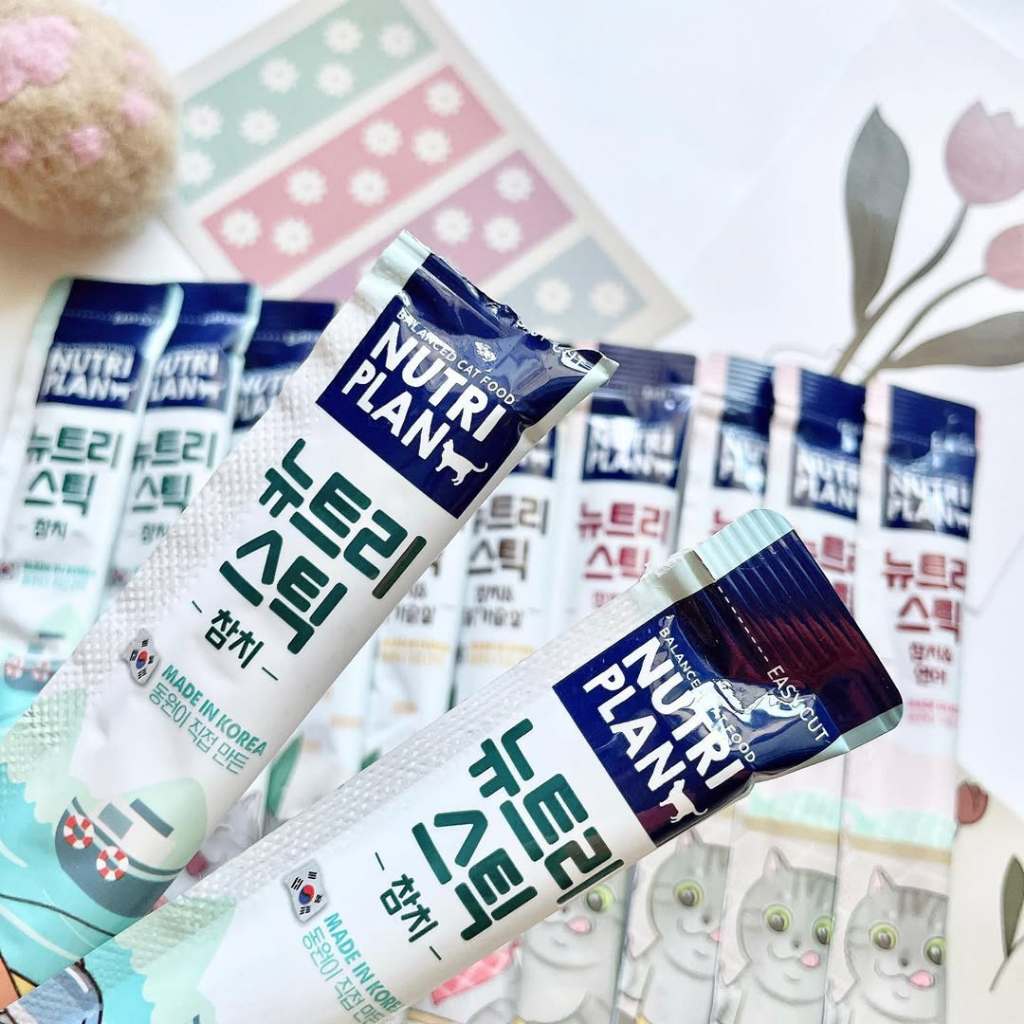 Súp thưởng dinh dưỡng cho mèo Nutri Stick vị Cá ngừ & Cá hồi, Gà 14g