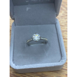 Nhẫn kim cương Moissanite kiểu dáng thanh lịch