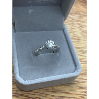 Nhẫn kim cương Moissanite kiểu dáng thanh lịch