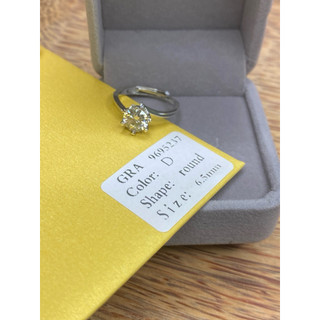 Nhẫn kim cương Moissanite kiểu dáng thanh lịch