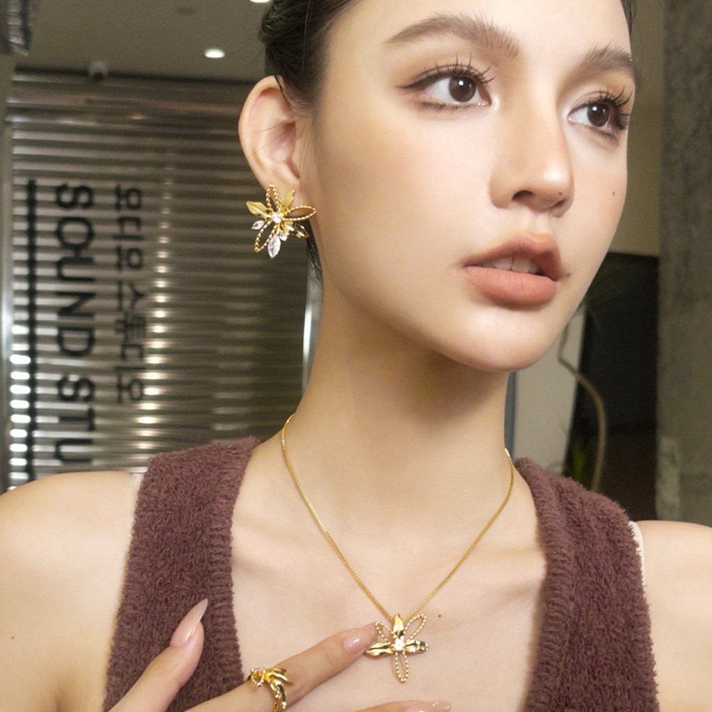 Bông Tai Vàng 18K Sắc Nét Đá Sáng Siêu Sang  LIVY QUEMEO KHÔNG GỈ Hạt Lấp Lánh Tinh Tế Bản Đặc Biệt
