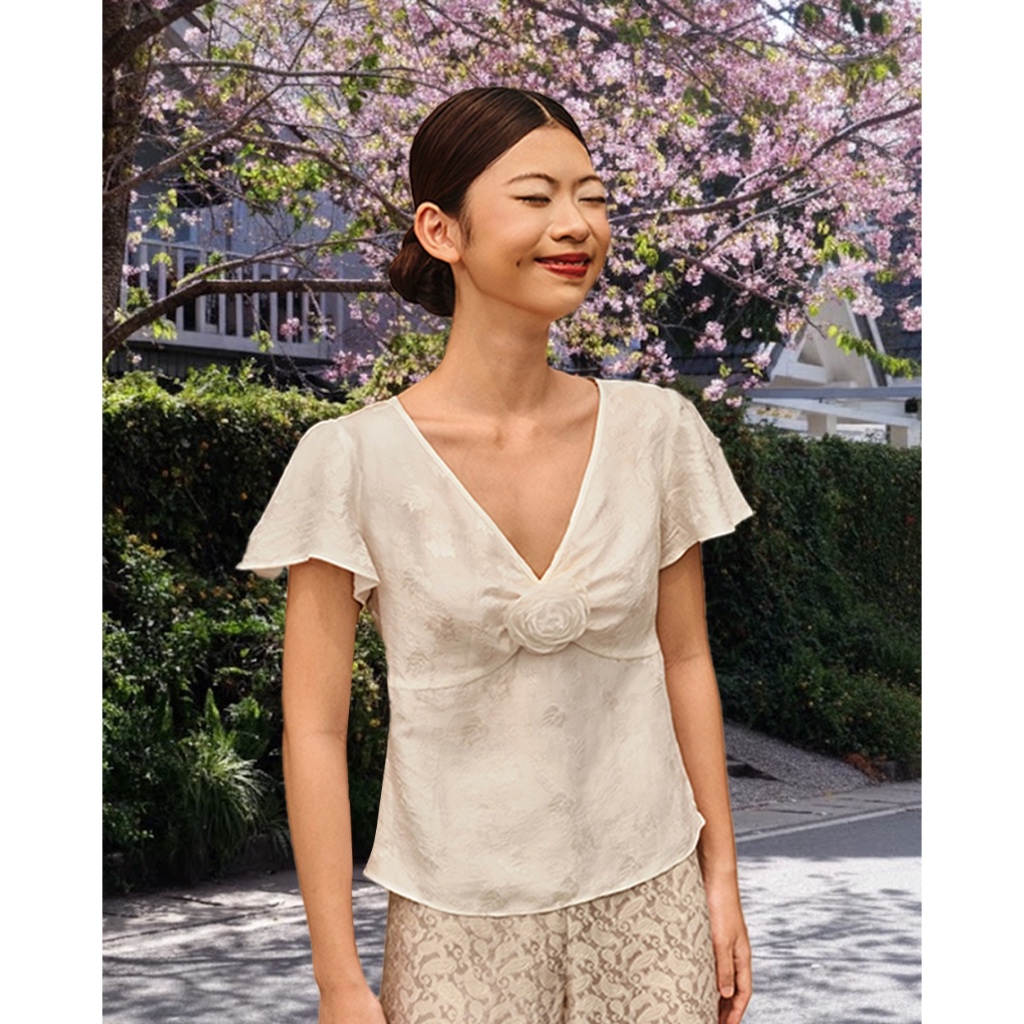 TheBlueTshirt - Áo lụa tơ tằm kiểu cổ chữ V có đính hoa nữ tính - Lily