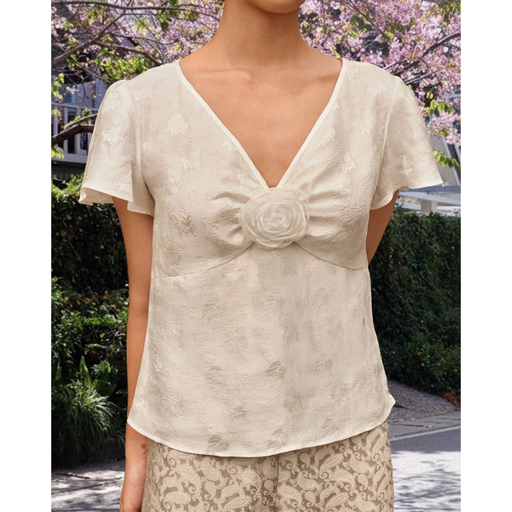 TheBlueTshirt - Áo lụa tơ tằm kiểu cổ chữ V có đính hoa nữ tính - Lily
