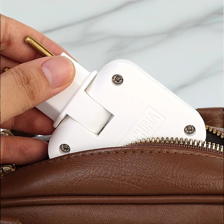 Ổ cắm chia điện Đầu cắm xoay 180° Chất liệu PP chống cháy cao cấp  Phù hợp với công suất 2500W