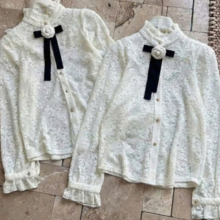Sơ mi ren Style Thiết Kế Cổ Bèo Nhún Vibe Tiểu Thư Vintage Tag Hoa Cài