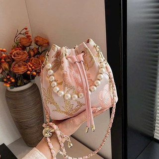 TÚI XÁCH NỮ DÁNG RÚT THÊU HOA PHỐI NGỌC TRAI ĐEO CHÉO – TÚI ÁO DÀI VINTAGE ĐI CHÙA