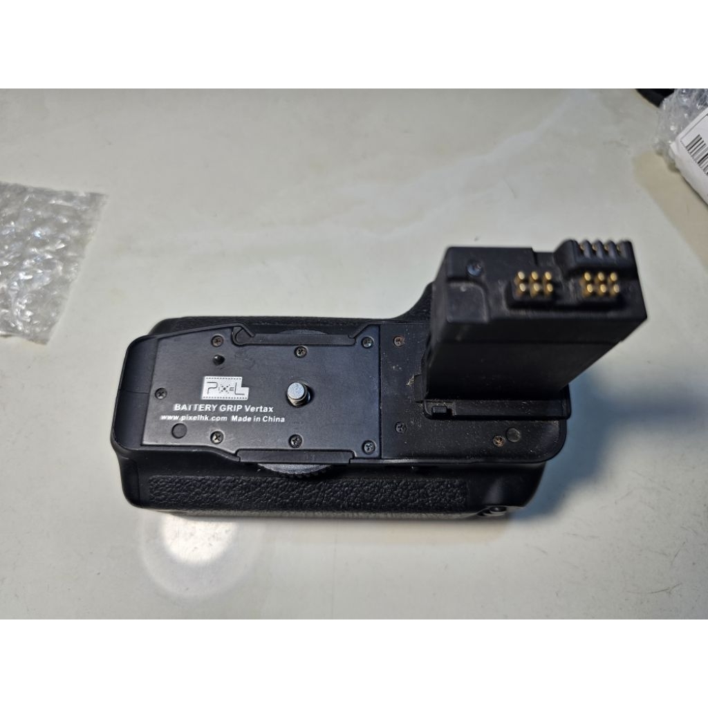 Grip Máy ảnh Canon 700d-600d-550d [Pin LP E8]