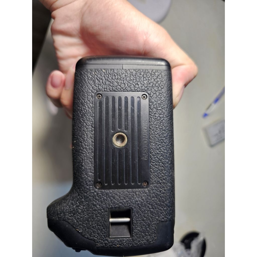 Grip Máy ảnh Canon 700d-600d-550d [Pin LP E8]