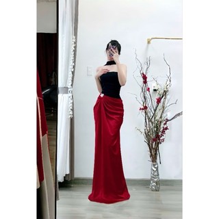 Đầm dạ hội thiết kế cup ngực choàng cổ phối đen trắng kèm tag cài tặng hoa tai