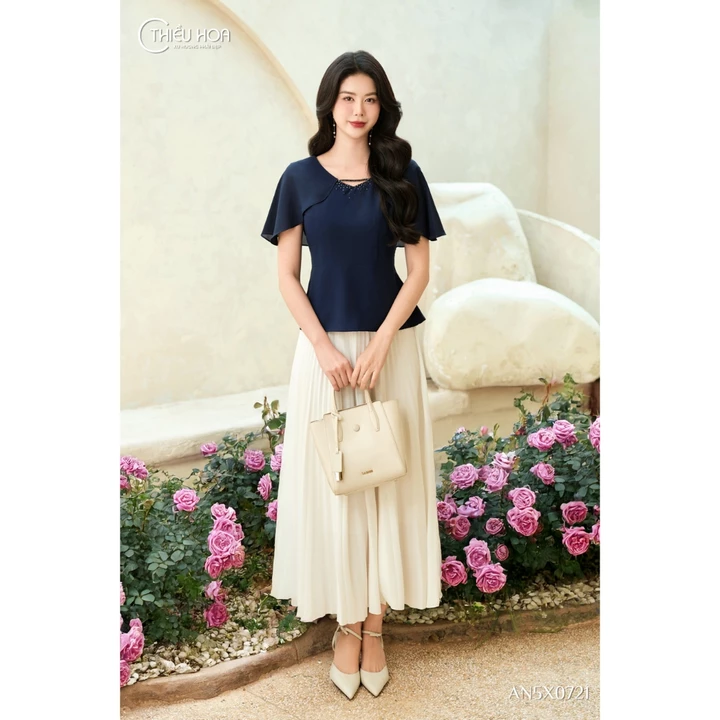 Áo kiểu trung niên vải lụa cao cấp dáng Peplum ôm nhẹ phần eo thương hiệu Thiều Hoa AN5X0721