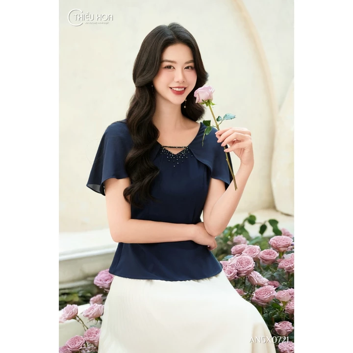 Áo kiểu trung niên vải lụa cao cấp dáng Peplum ôm nhẹ phần eo thương hiệu Thiều Hoa AN5X0721