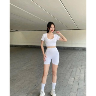 Set gồm quần đùi và áo thể thao (croptop) nữ tay ngắn, cổ tròn, vải có gân co giãn, 90% Nylon + 10% Spandex SHCR-TRINITY