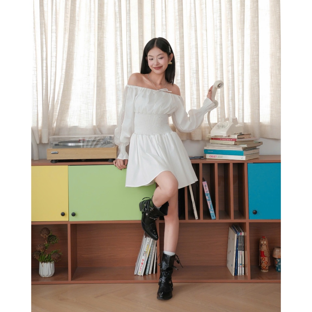Đầm Nữ ASTRUCK DRESS Trễ Vai Tay Dài Phối Ren Dịu Dàng SECODEE