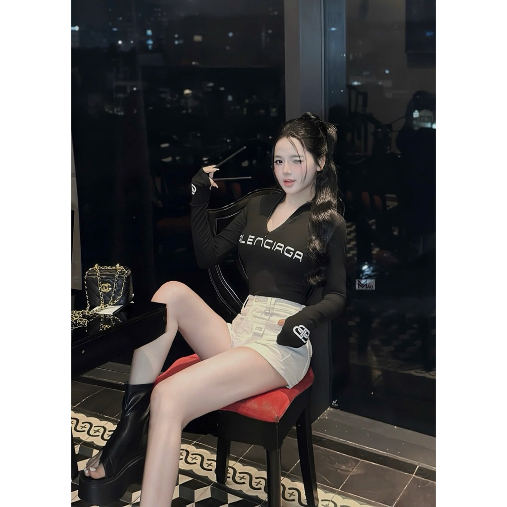 Áo bodysuit khoá kéo in chữ ngực siu đẹp