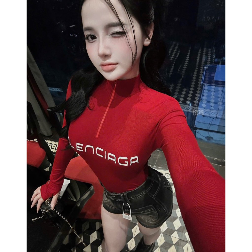 Áo bodysuit khoá kéo in chữ ngực siu đẹp