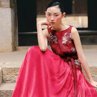 Áo OLV cổ thuyền thêu hoa truyền thống Red Embroidered Tie Top phù hợp đi chơi lễ tết