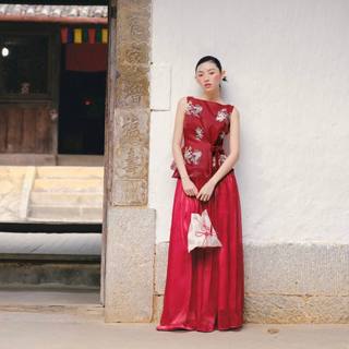 Áo OLV cổ thuyền thêu hoa truyền thống Red Embroidered Tie Top phù hợp đi chơi lễ tết