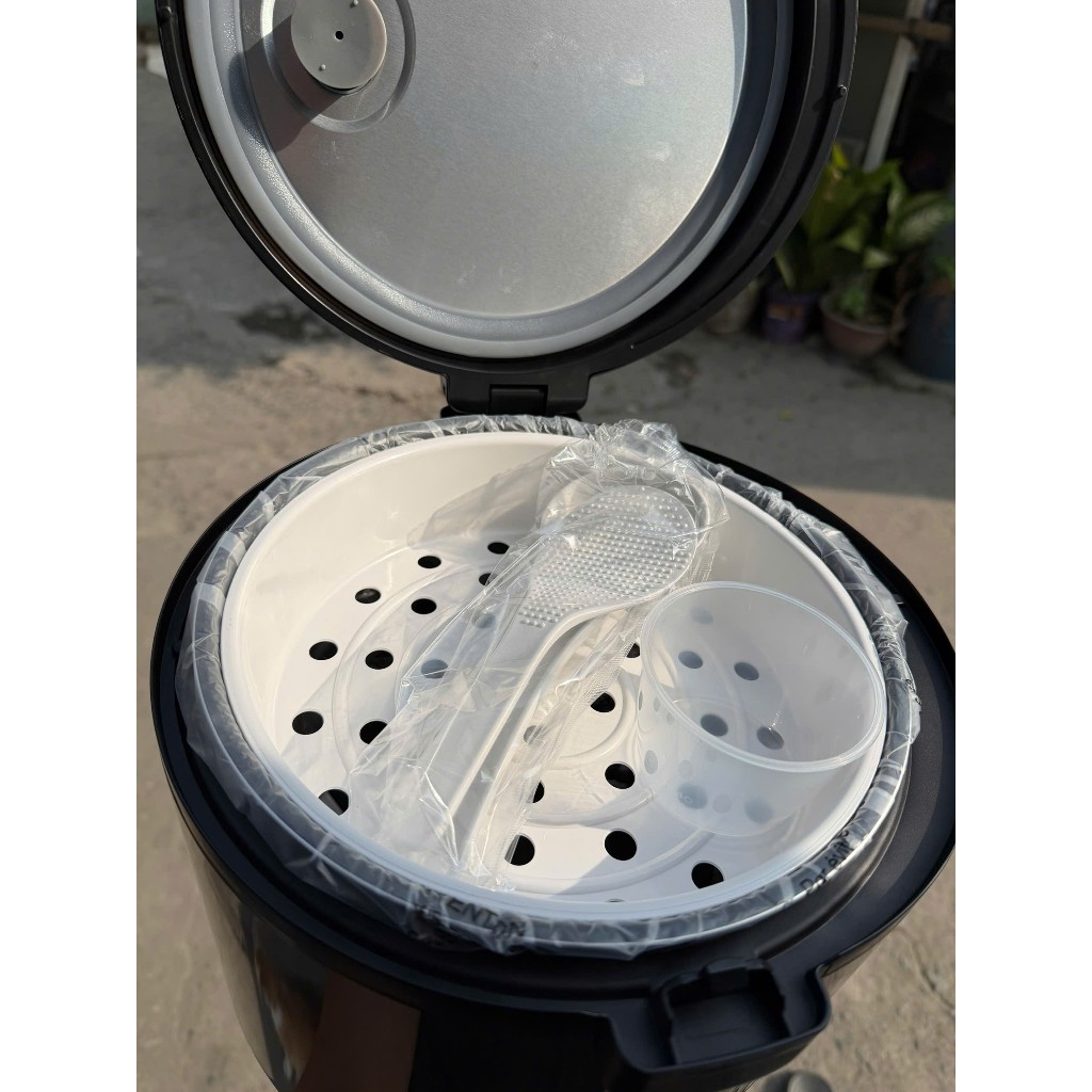 Nồi cơm điện tử Kangaroo 1.8 lít KG18DR6, 11 chế độ nấu, bảng điều khiển tiếng việt