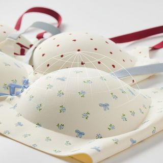 Áo Ngực Nữ Su Hoạ Tiết Nhí Đính Nơ Không Gọng Xinh Xắn, Áo Lót Mút Liền Mềm Thoáng Nâng V1 King Shop A-967