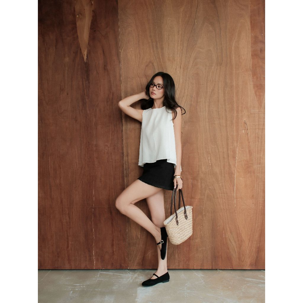 Áo kiểu nữ sát nách Vera Miều Est.2013 chất vải linen gân form rộng basic xẻ tà sau phong cách