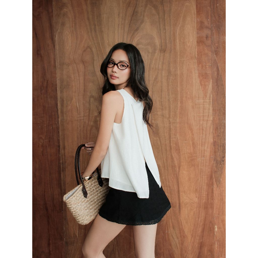 Áo kiểu nữ sát nách Vera Miều Est.2013 chất vải linen gân form rộng basic xẻ tà sau phong cách