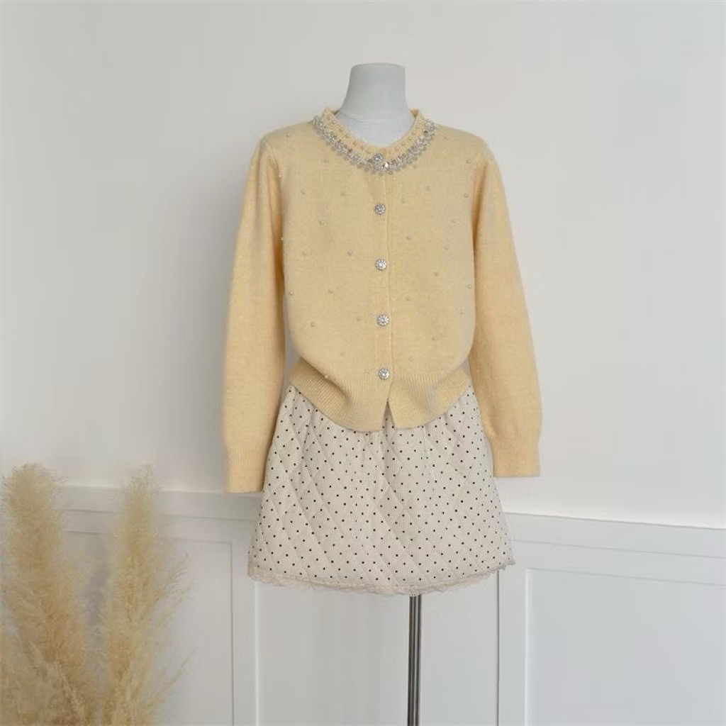 Áo Len Đính Đá Viền Cổ Viền Ngọc❤️(hàng QC loại 1 order 7-10n)