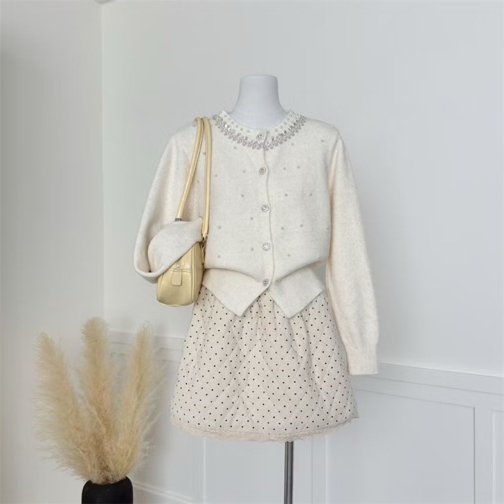 Áo Len Đính Đá Viền Cổ Viền Ngọc❤️(hàng QC loại 1 order 7-10n)