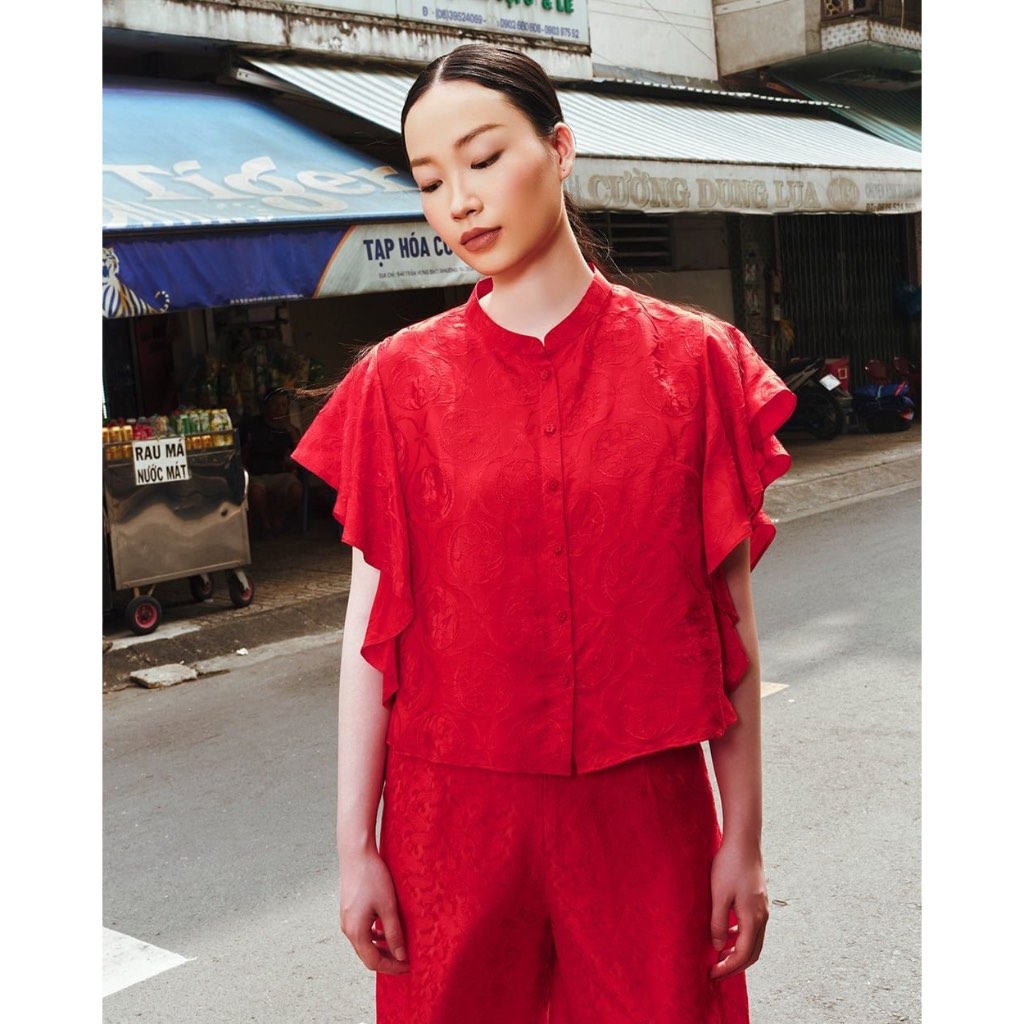 TheBlueTshirt - Áo lụa tơ tằm kiểu tay bèo nhún phom rộng nữ tính - Du Thanh