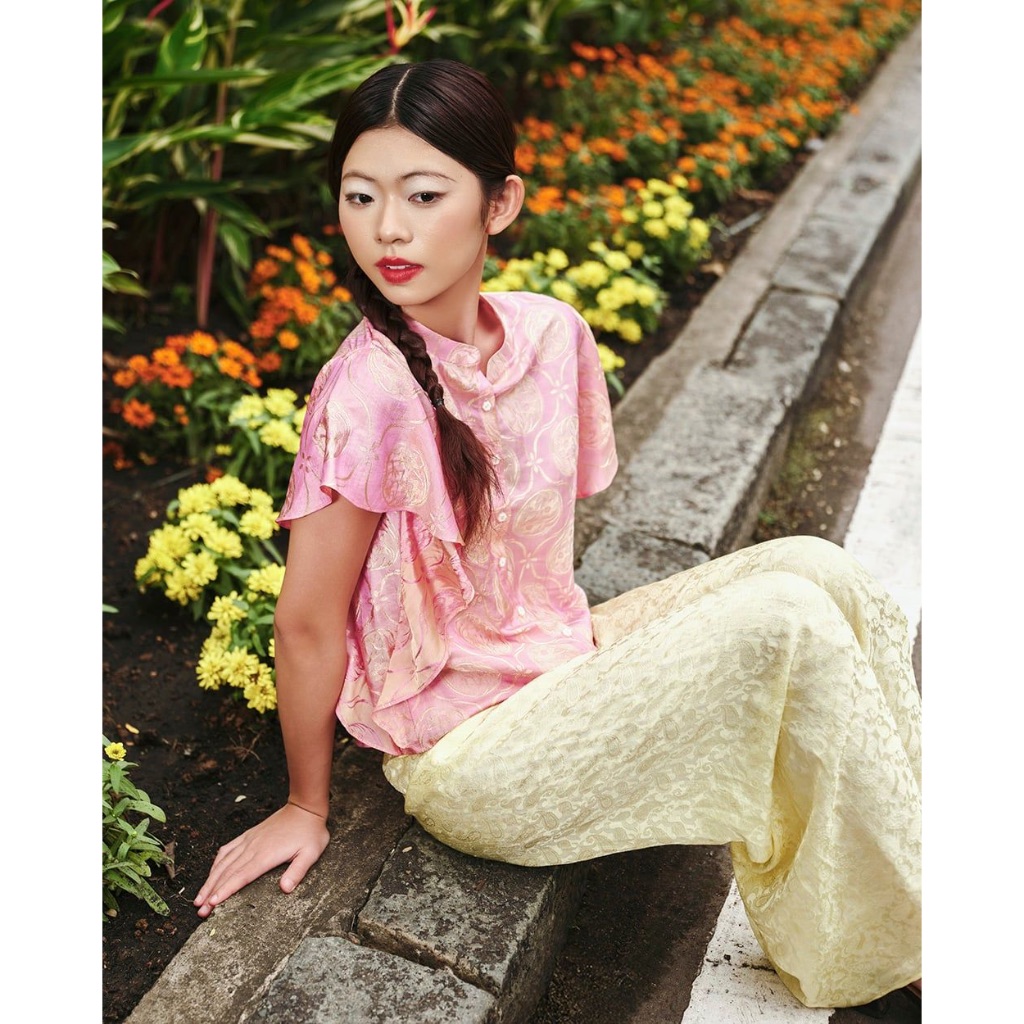 TheBlueTshirt - Áo lụa tơ tằm kiểu tay bèo nhún phom rộng nữ tính - Du Thanh