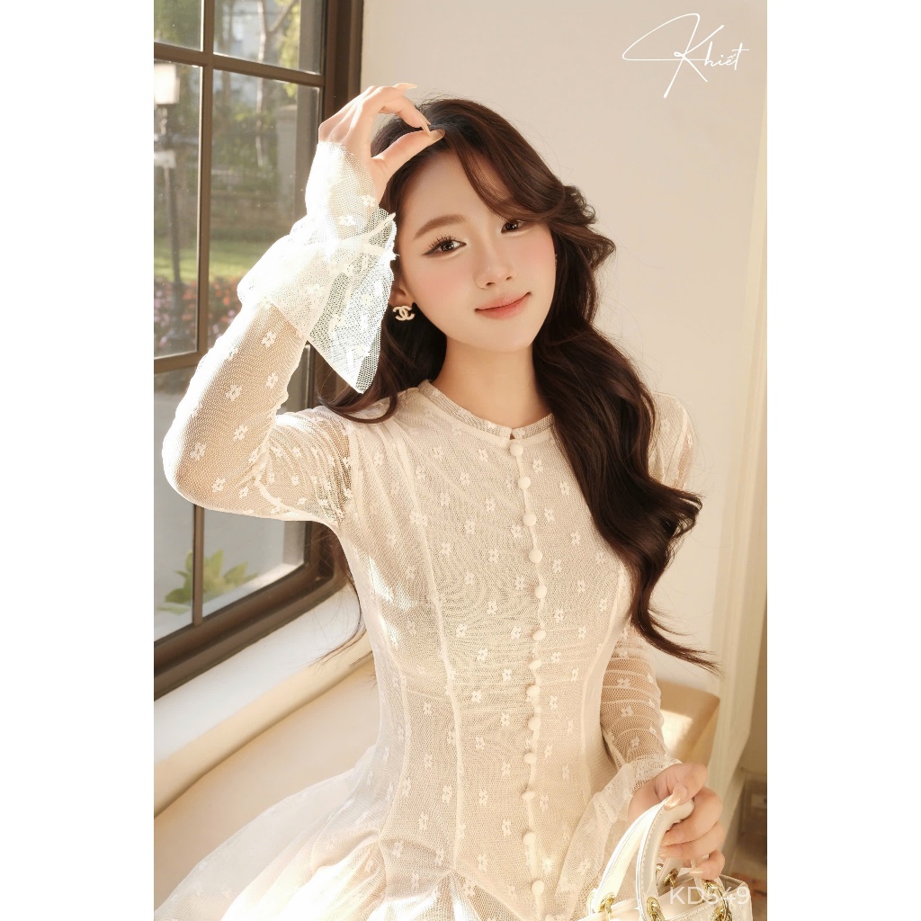 Đầm lưới hoa dáng ngắn xòe bồng bay bổng, thiết kế tay loe phối nút bọc tinh tế điệu đà KD549