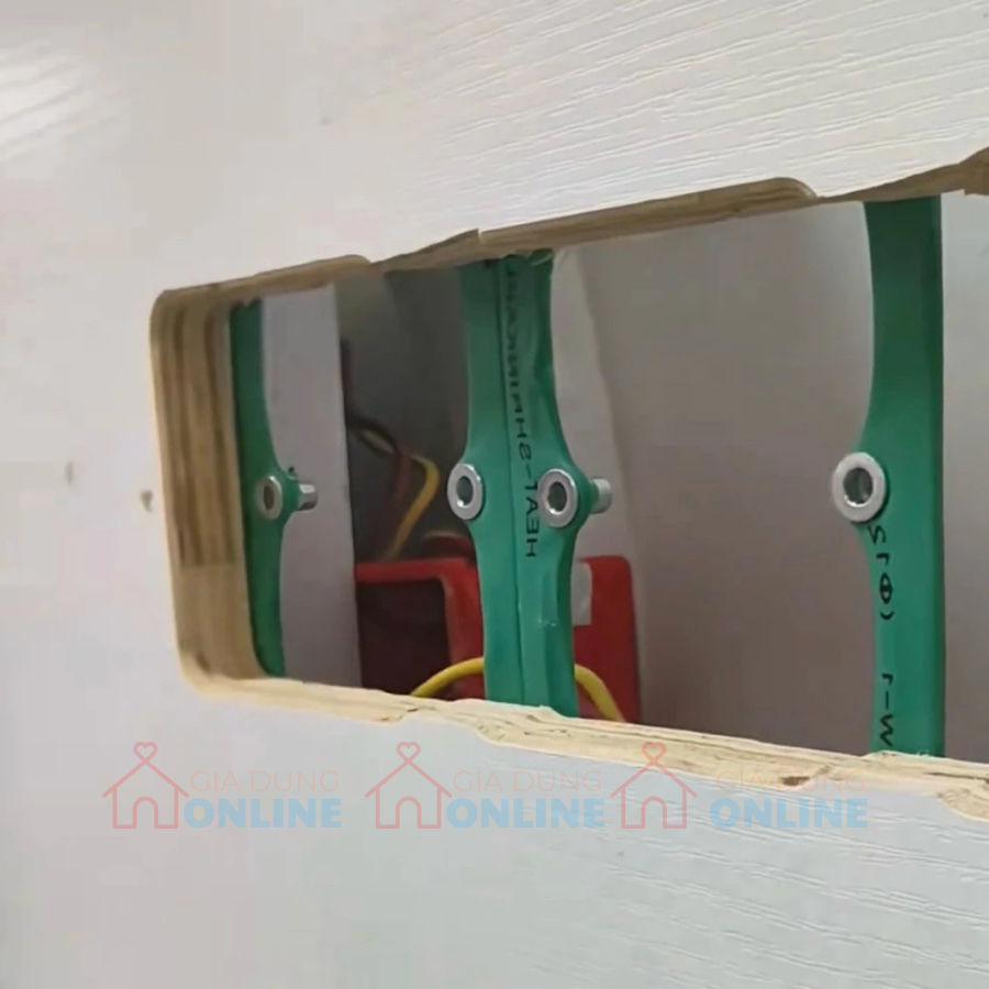 Thanh thép có lỗ vít lắp ổ điện, công tắc âm tường không cần hộp cho tường vách thạch cao, ván gỗ, nhựa PVC...