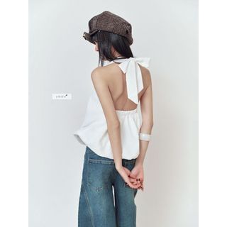 𝐊𝐲𝐨𝐦𝐢 𝐓𝐨𝐩 - Áo yếm cổ V thiết kế dáng bí màu trắng nhien.official NAS00025