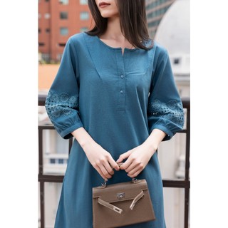 SWANLAKE | Váy Đầm Nữ Suông Cổ Trụ Cài Nút Vải Linen Tay Lỡ Phồng Thêu Hoa Phối Lưới Công Sở D12815