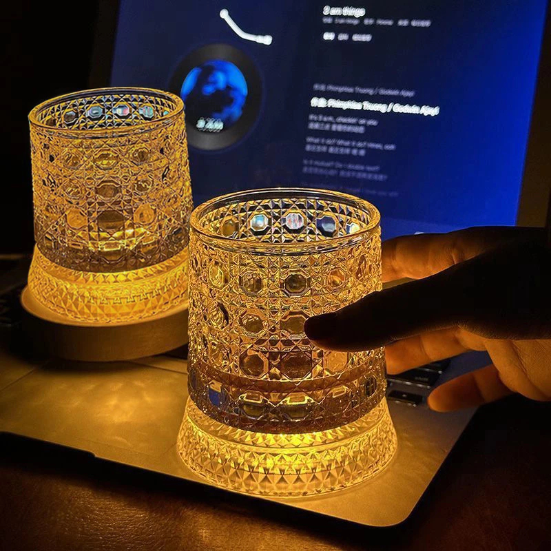 Ly Pha Lê Xoay 360° HEGAMI Hiệu Ứng Kim Cương Phát Sáng Sang Trọng Độc Lạ