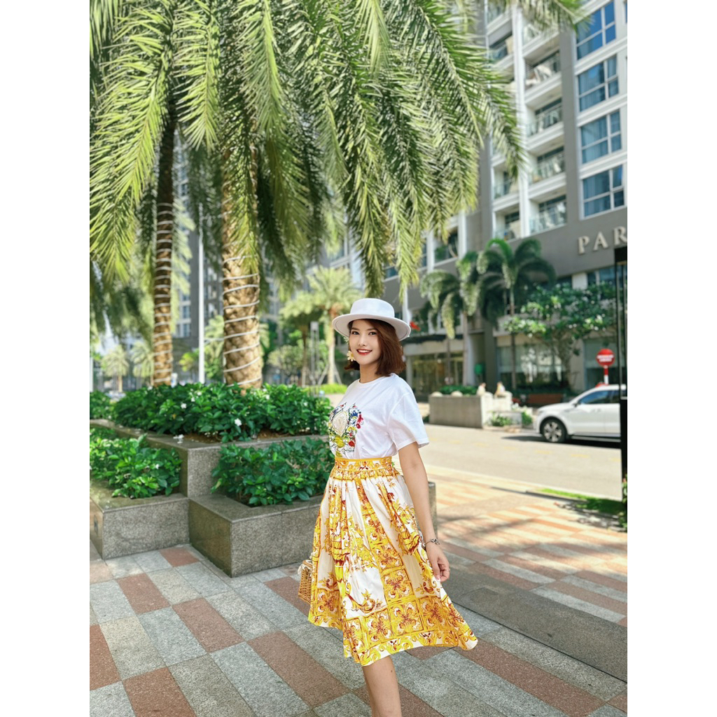 set áo phông in & váy xoè dài xinh vàng