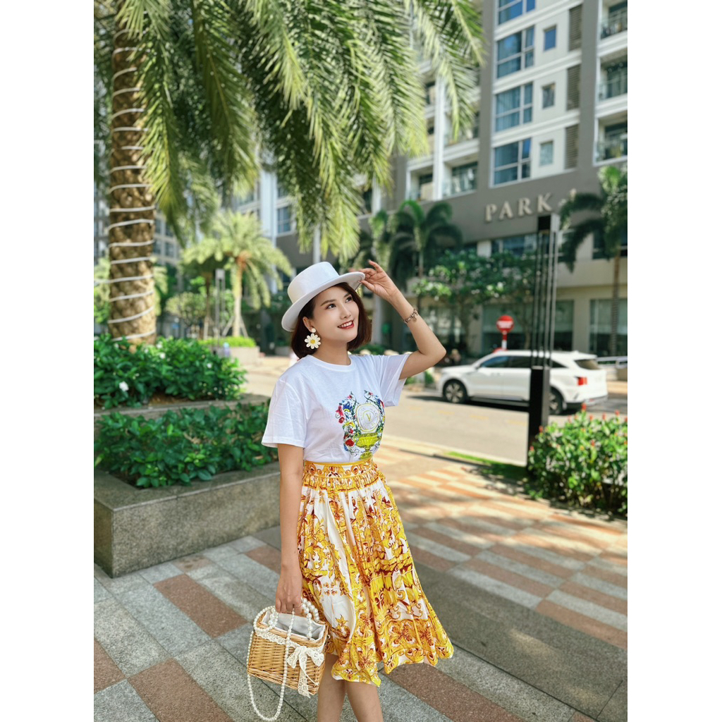 set áo phông in & váy xoè dài xinh vàng