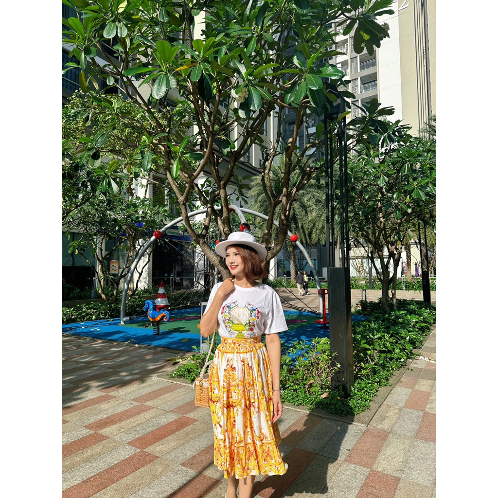 set áo phông in & váy xoè dài xinh vàng