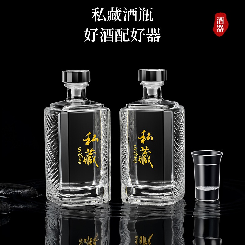 Chai rượu thủy tinh trong suốt dày dặn mới, dùng để đựng rượu tự nấu, có nắp đậy kín, dung tích 1500ml