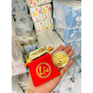 (Vía thần tài, quà tặng) Đồng xu ông thần tài kèm túi lộc đỏ may mắn
