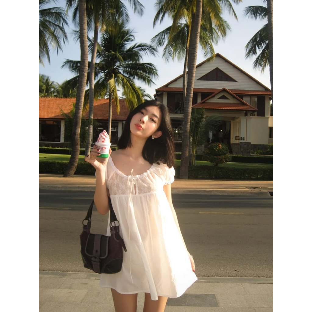 [SẴN] ONESOON Đầm babydoll dáng ngắn xòe trễ vai cổ phối ren, tay ngắn bồng kèm quần bí lưng chun ngọt ngào nữ