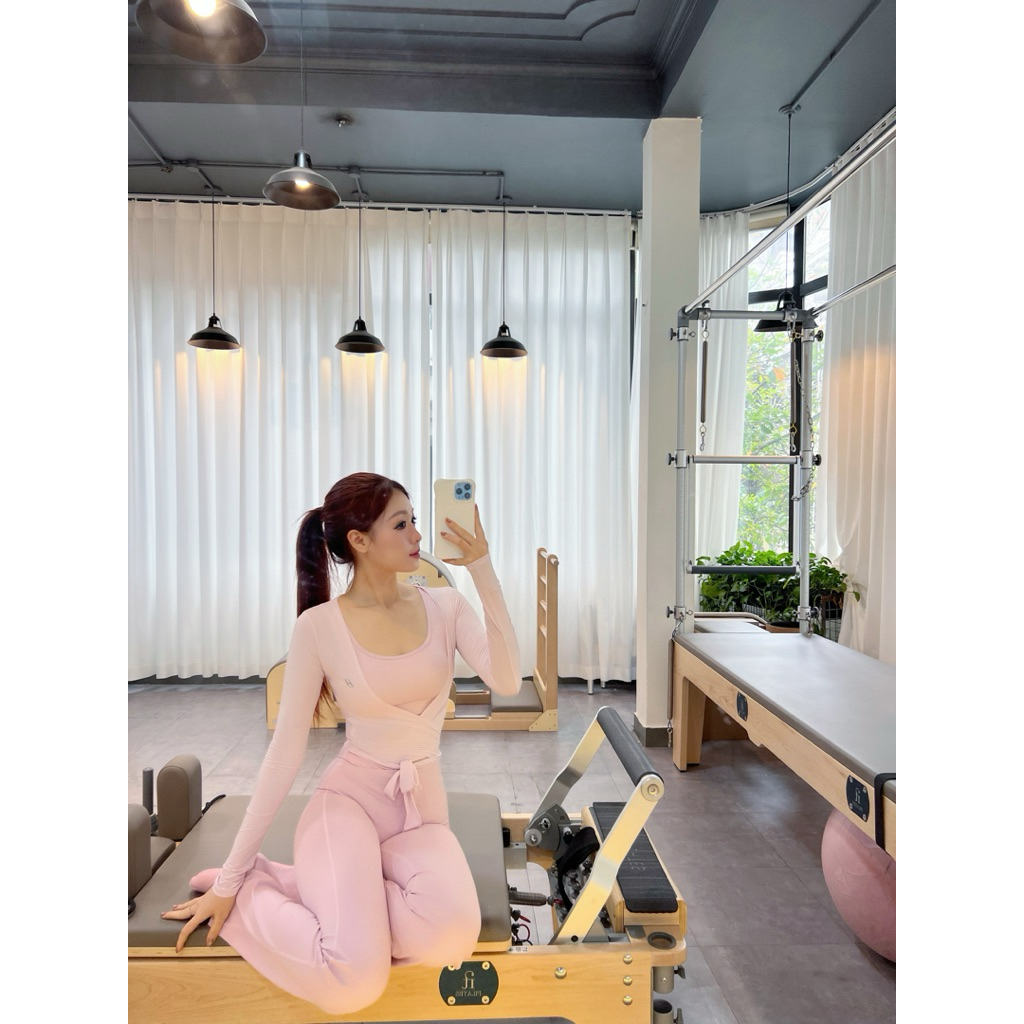 Set áo/ quần tập Yoga Pilates Nữ Màu Hồng Pastel - Quần Legging chun mông Lưng Chéo Tôn Vòng 3 & Áo Bra Chống Sốc