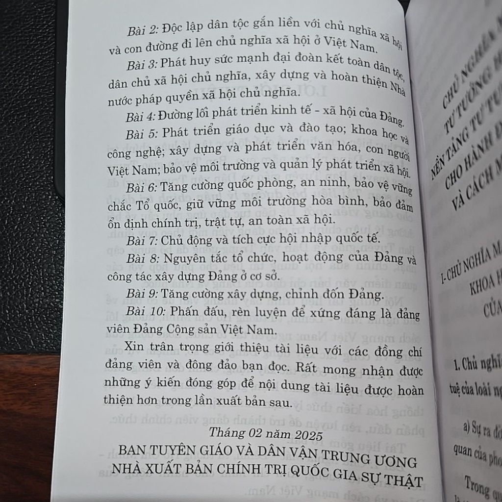 Sách - Tài liệu bồi dưỡng lý luận chính trị dành cho đảng viên mới