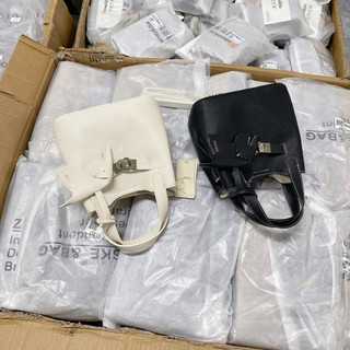 Túi Chio Charm Voi Dáng Giỏ Bucket Da Togo mềm Đeo Chéo