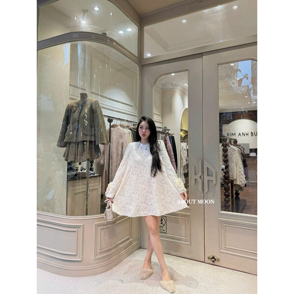 Đầm Ren Tay Dài Cổ Tròn Dáng Suông Đính Hoa Hồng 3D Cổ Tay Tiểu Thư Dự Tiệc - CHAMIE STUDIO