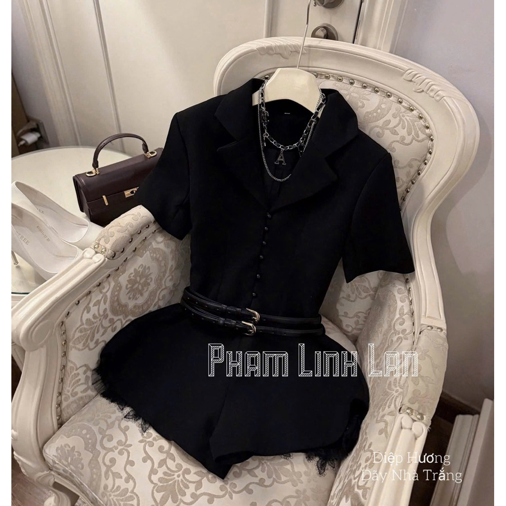 Jum liền quần cổ V khoét sâu đính khuy ngực phối viền ren