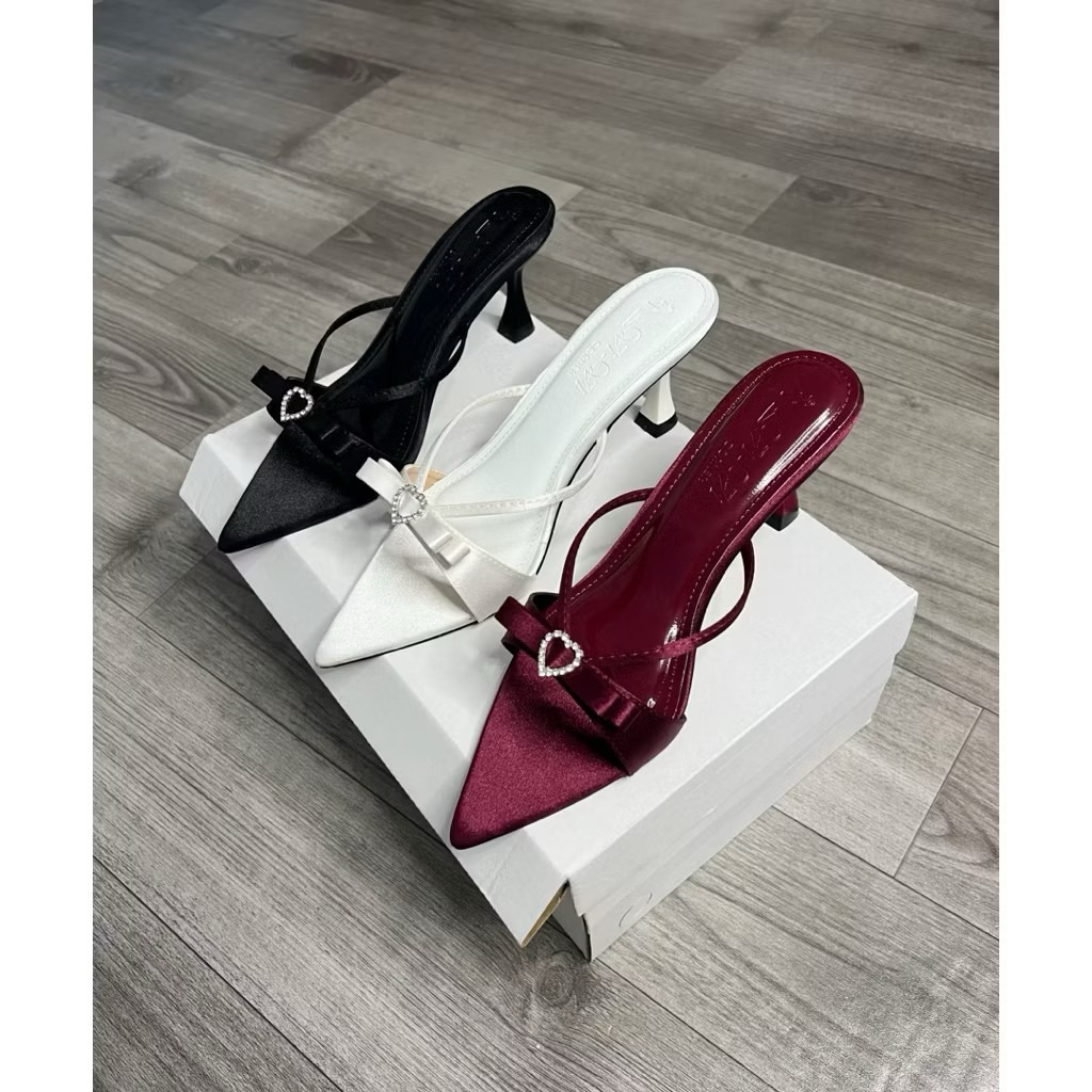 Dép Cao Gót Nữ Mũi Nhọn 5cm Đính Nơ Trái Tim Cone Heel – Quai Bản Vải Lụa Sang Trọng, Thanh Lịch