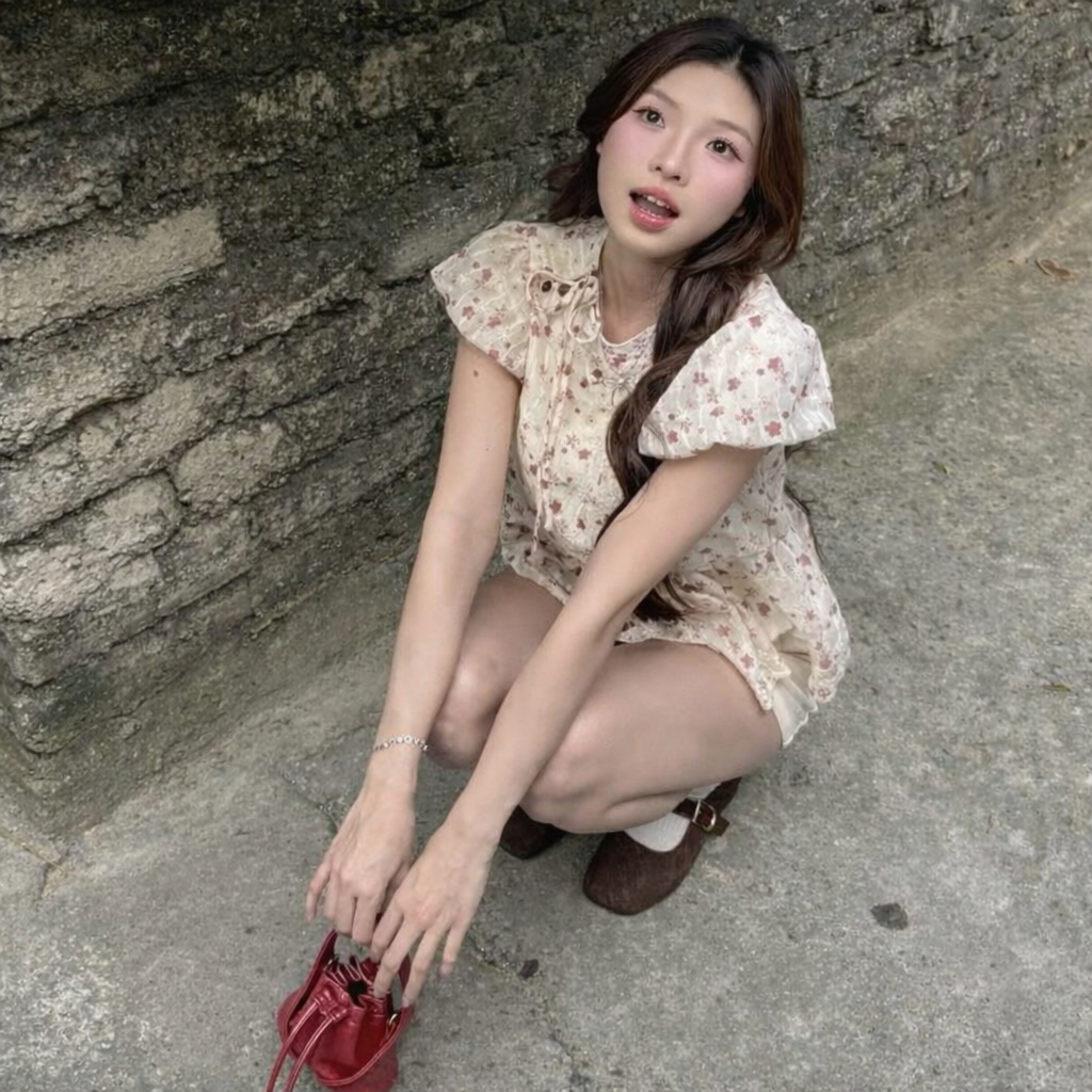 Áo babydoll thêu hoa 2 lớp thô boil tay bồng phối dây buộc nơ cách điệu cổ LABEL A82
