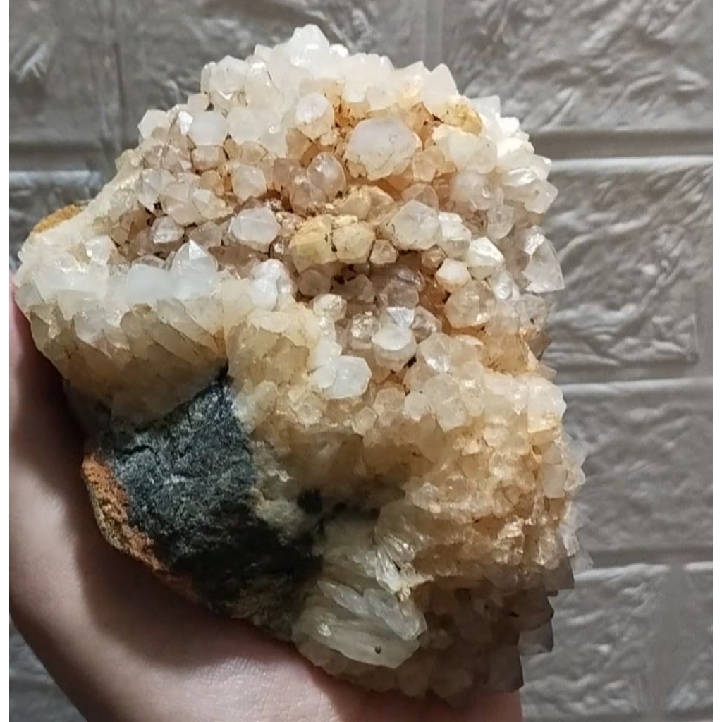tinh thể thạch anh tự nhiên